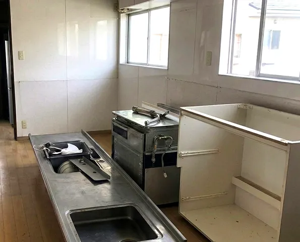 部分解体で、設備交換の下準備